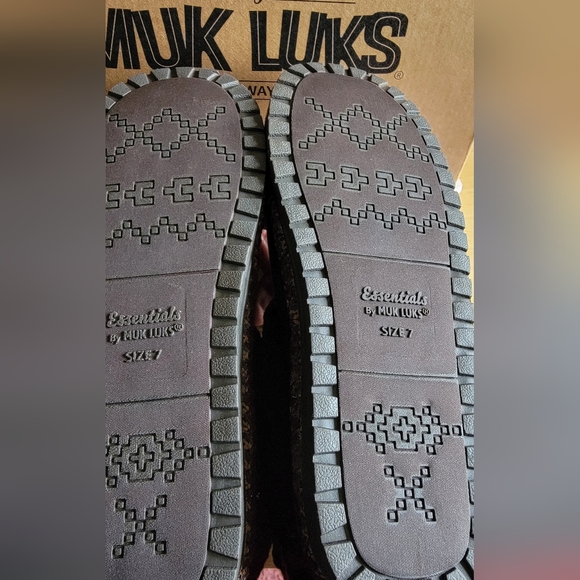 MUK LUKS Women's Maroon cuffed Winter Boots Size 7. - Picture 6 of 6